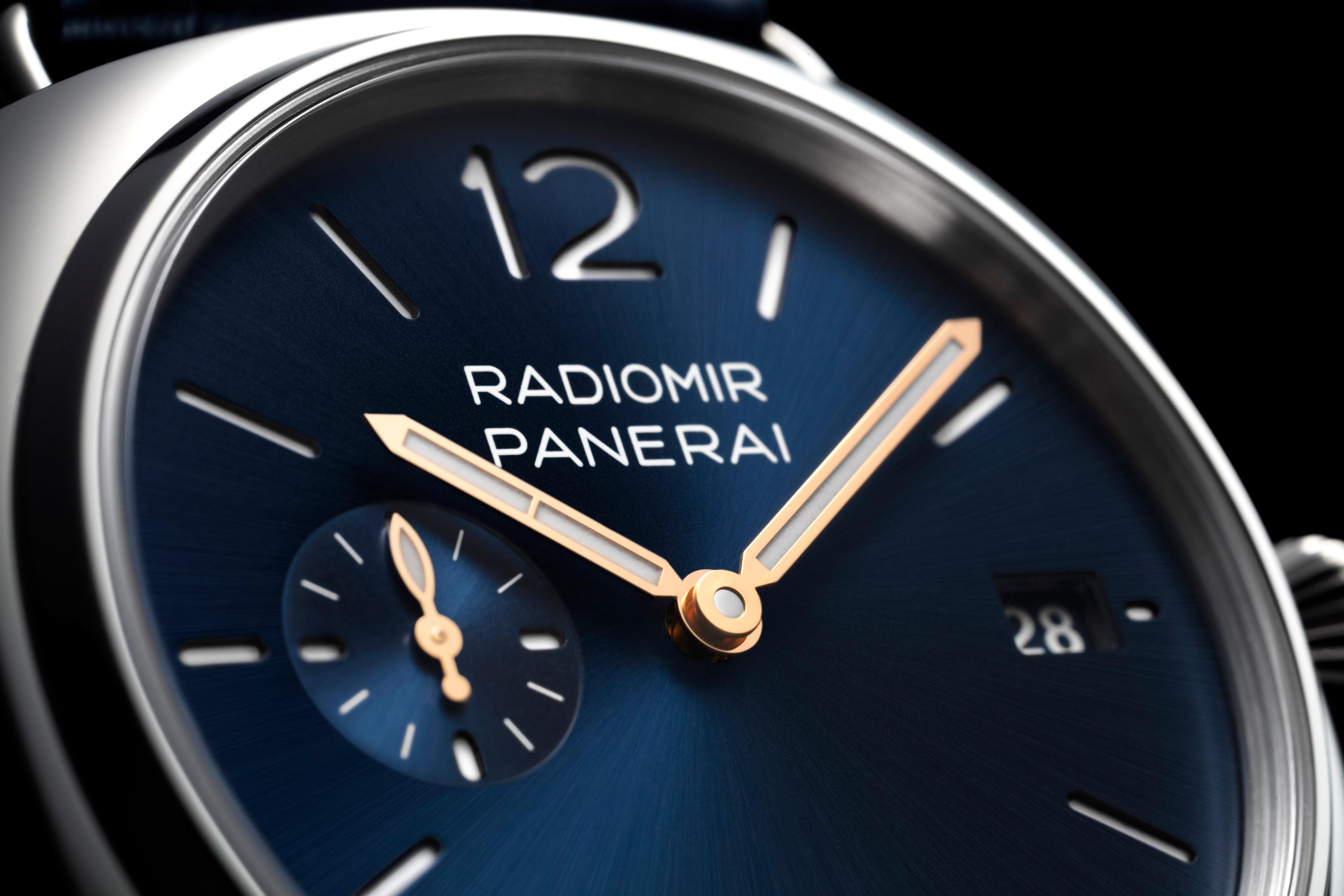 A Panerai, maison de alta relojoaria italiana, fez sua aparição na Semana do Design exibindo as últimas novidades da sua coleção Radiomir na Pop up Store, instalada no Salone del Mobile, e na boutique da Via Montenapoleone. Os lançamentos têm 40 mm de caixa, sendo ideais tanto para pulsos femininos quanto os masculinos. A linha é a quintessência da própria história da luxuosa marca e deu a origem para tudo começar com seu inconfundível design italiano tanto na forma como na função de seus mecanismos, materiais e  inovações para a marcação do tempo.