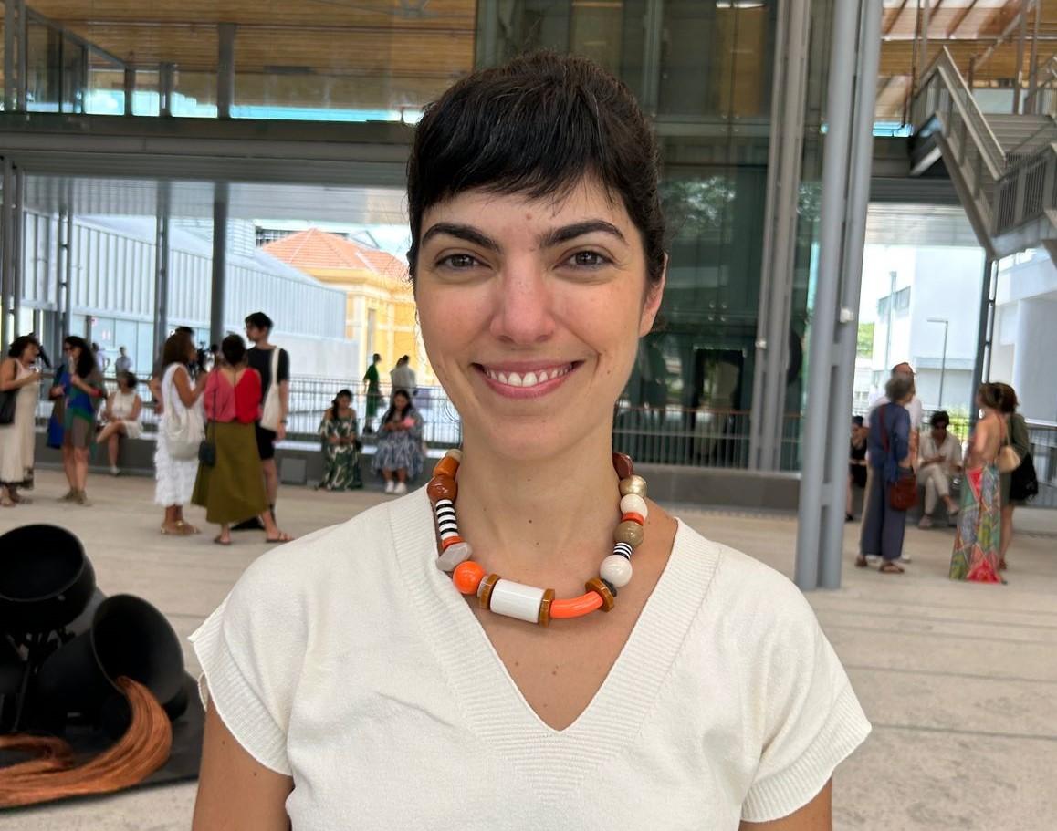 Ana Maria Maia, curadora geral da Pina e organizadora da exposição "Chão da Praça", com peças em grandes dimensões de 48 artistas